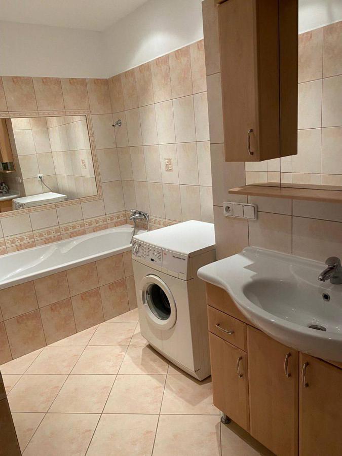 Apartments Tomkova Χράντεκ Κράλοβε Εξωτερικό φωτογραφία