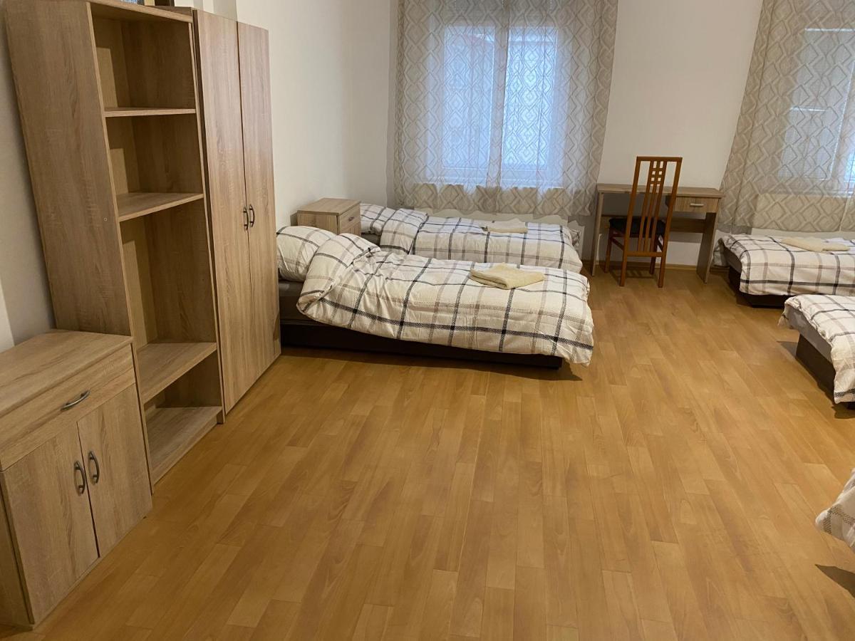 Apartments Tomkova Χράντεκ Κράλοβε Εξωτερικό φωτογραφία