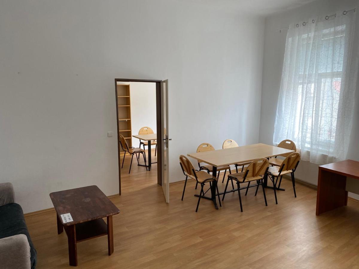 Apartments Tomkova Χράντεκ Κράλοβε Εξωτερικό φωτογραφία